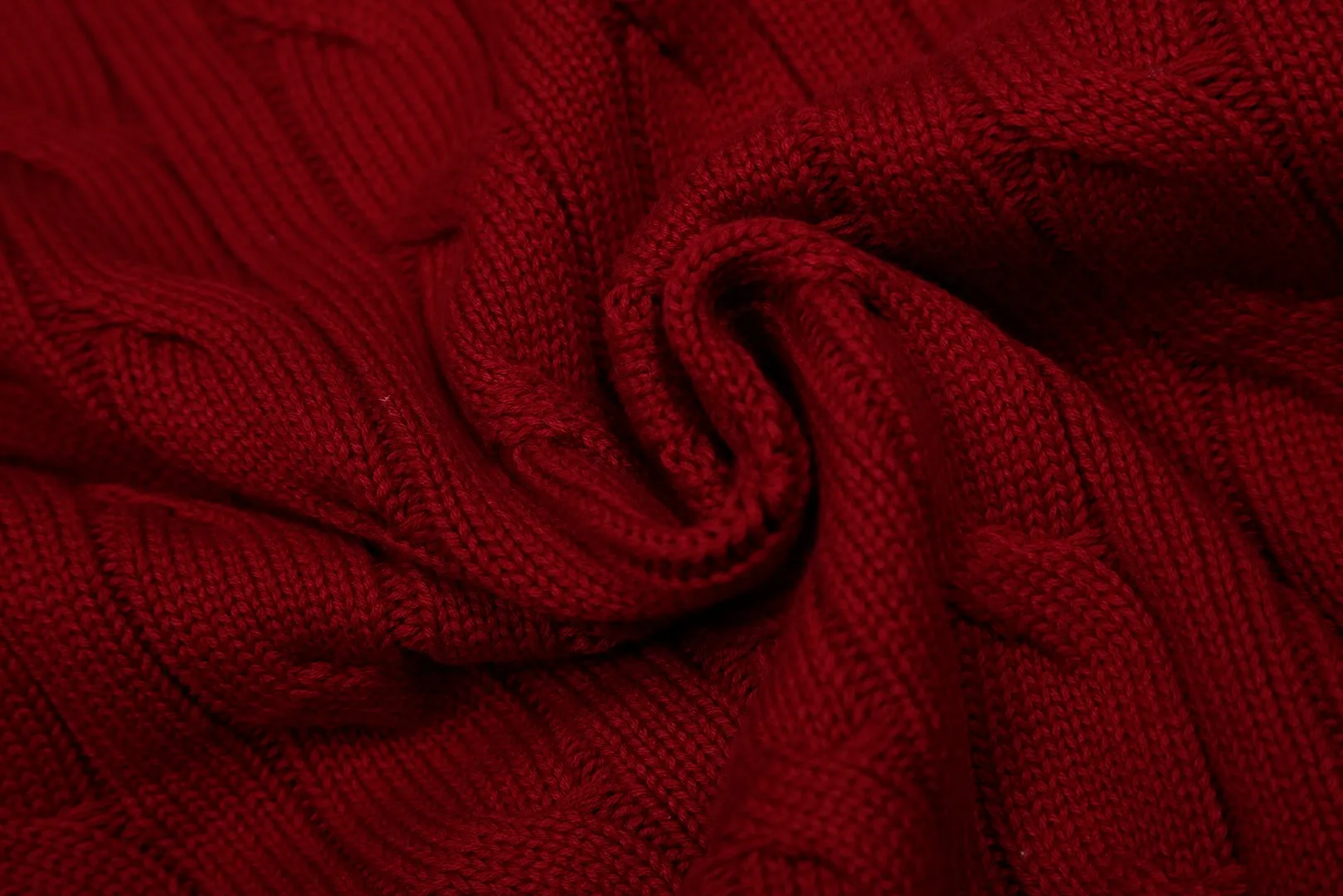 P230 Top quality" Style number: DS006# (not off the shelves all year round) [Ralph Lauren round neck solid color pony embroidery logo twist knitted cardigan] ✅Ralph Lauren Ralph Lauren classic basic versatile knitted cardigan jacket for all seasons ✅Main supplier platform live broadcast Wholesale entity Replacement if out of stock Not off the shelf ✅ZP quality 1:1 version Scan the code to enter the GF website Counter quality ✅Detailed quality The only one in Guangzhou Imported quality cotton yarn Focus on high-end, cost-effective, and good quality. Needless to say, the version is restored to the original version. The maximum size can be worn up to 160 pounds. Loose, comfortable and stress-free. ✅The upper body is simple and easy to match. A must-have for goddess ootd. Good-looking clothes are never picky. Must-have items in goddess wardrobe. Size: S- Navy blue white label Navy blue red label